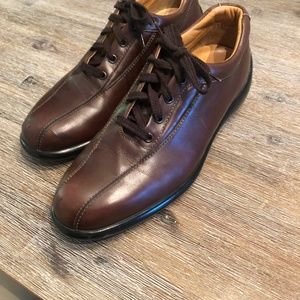 Men’s size 7, Tod’s lace up Derbys